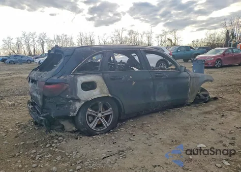 2016 Mercedes-Benz Glc 300 4Matic z USA, uszkodzony, nr VIN WDC0G4KB5GF097070